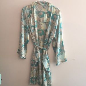 PUSHEEN BOX EXCLUSIVE: Silk Robe.